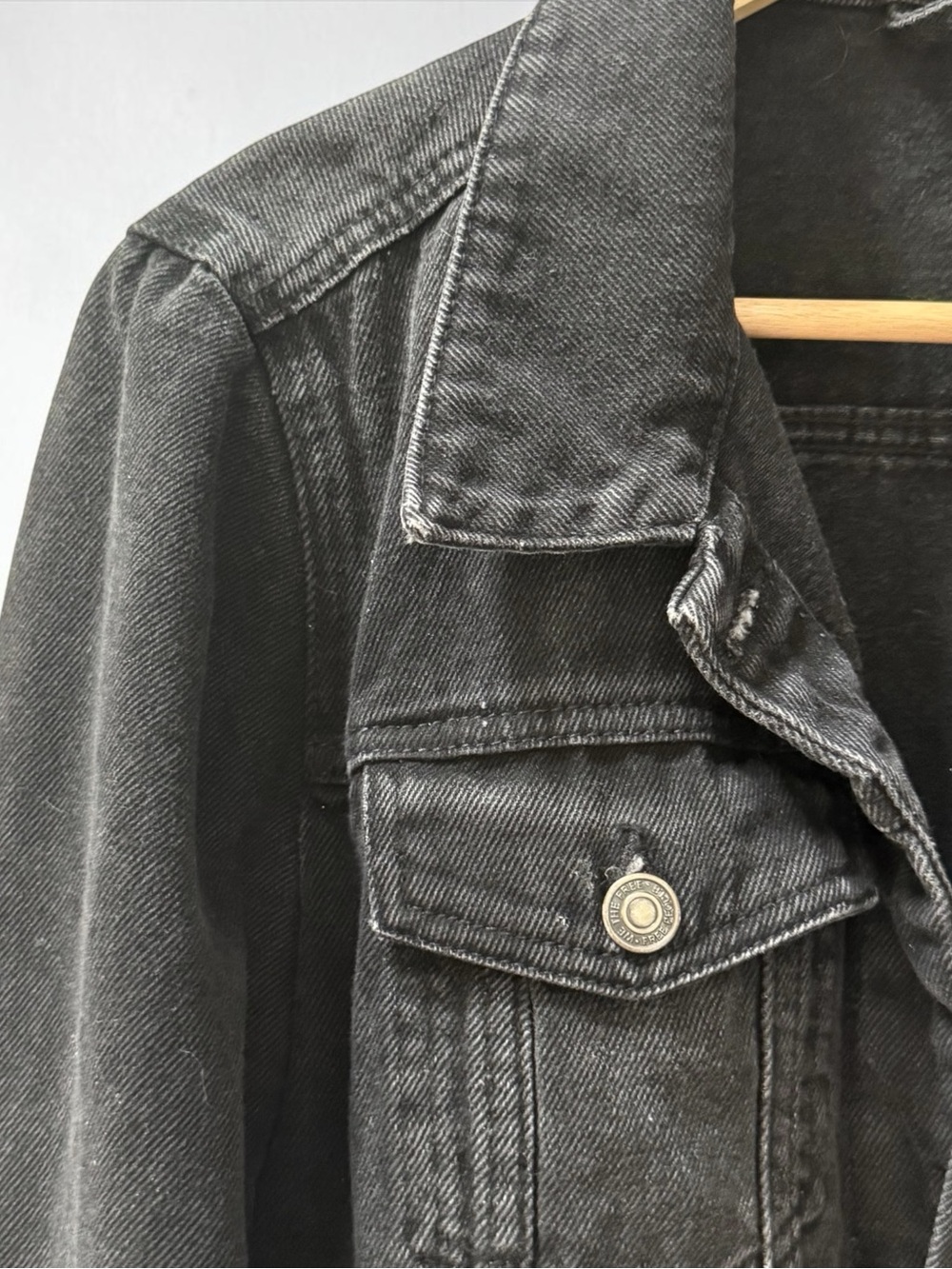 Free People Women’s Rumors Washed Black Denim Jacket! Medium! - Picture 3 of 9